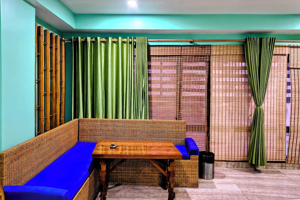 华丽客房 | 埃及棉床单、高档床上用品、客房内保险箱、办公桌