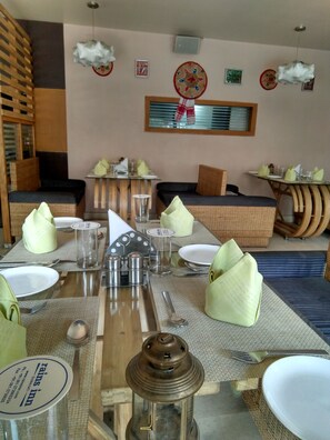 Frokost, lunsj og middag serveres, internasjonale retter 