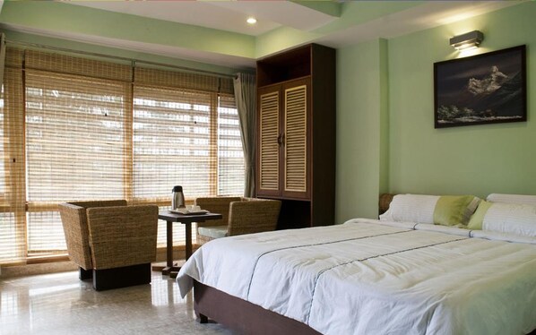 Executive Room | Egyptian cotton sheets, premium bedding, in-room safe, desk