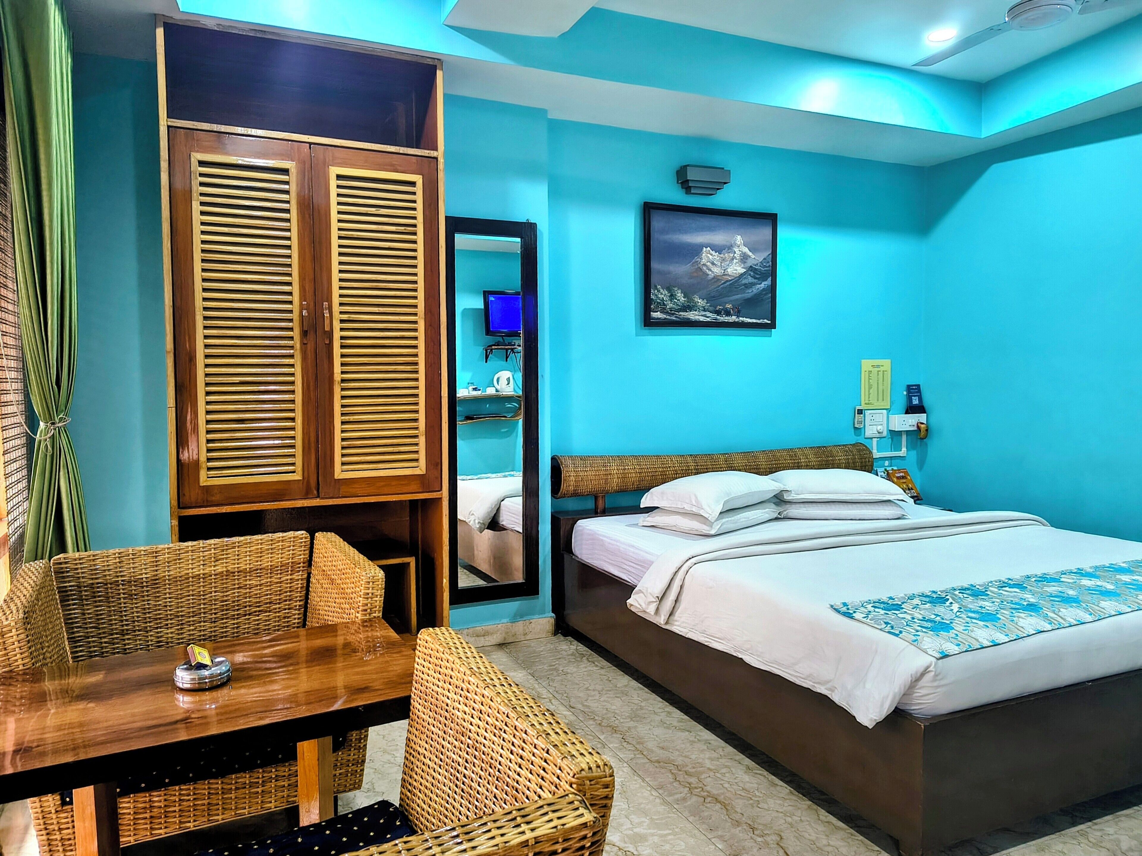 Egyptian cotton sheets, premium bedding, in-room safe, desk