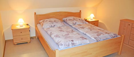 3 室のベッドルーム、旅行用ベビーベッド、WiFi、ベッドシーツ