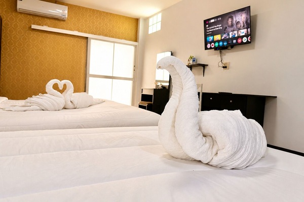 Superior Suite, Garden View | Premium bedding, desk, rollaway beds (surcharge), WiFi (free)