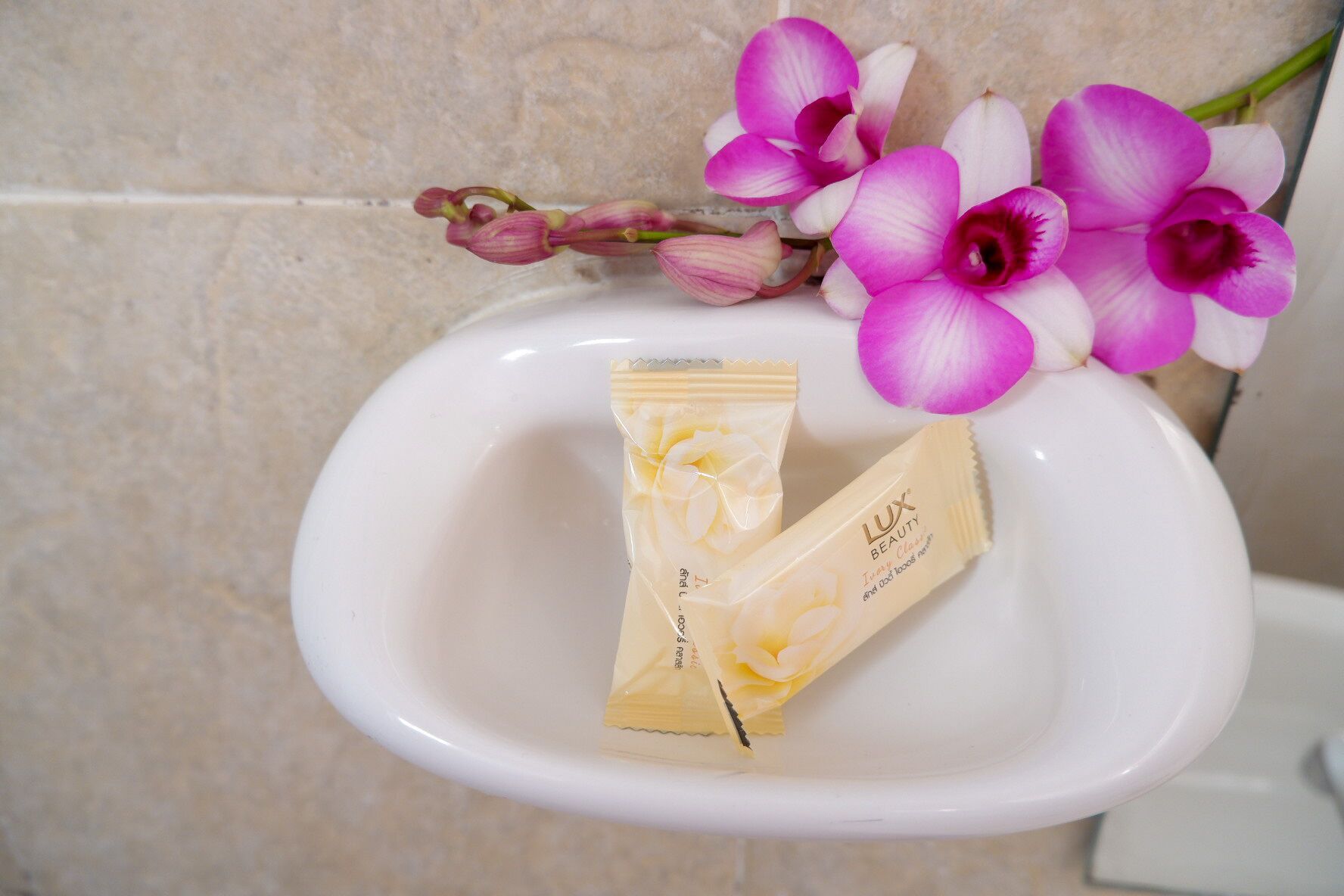 Deluxe Double Room, 1 Bedroom | Bathroom | Shower, free toiletries, hair dryer, slippers