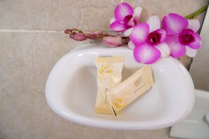 Deluxe Double Room, 1 Bedroom | Bathroom | Shower, free toiletries, hair dryer, slippers