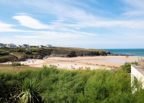 靠近海滩、沙滩椅