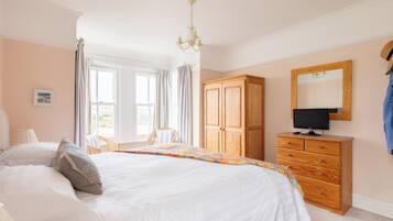 5 Schlafzimmer, Bügeleisen/Bügelbrett, Reisekinderbett, kostenloses WLAN