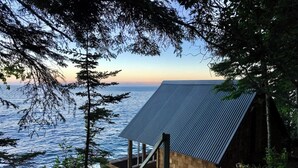 A cabin with a sloped roof, wooden exterior, and a view of the water. - Artisan-crafted Magic on Lake Superior (Lutsen)