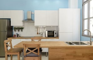 Departamento | Cocineta privada | Refrigerador, microondas y cafetera y tetera 
