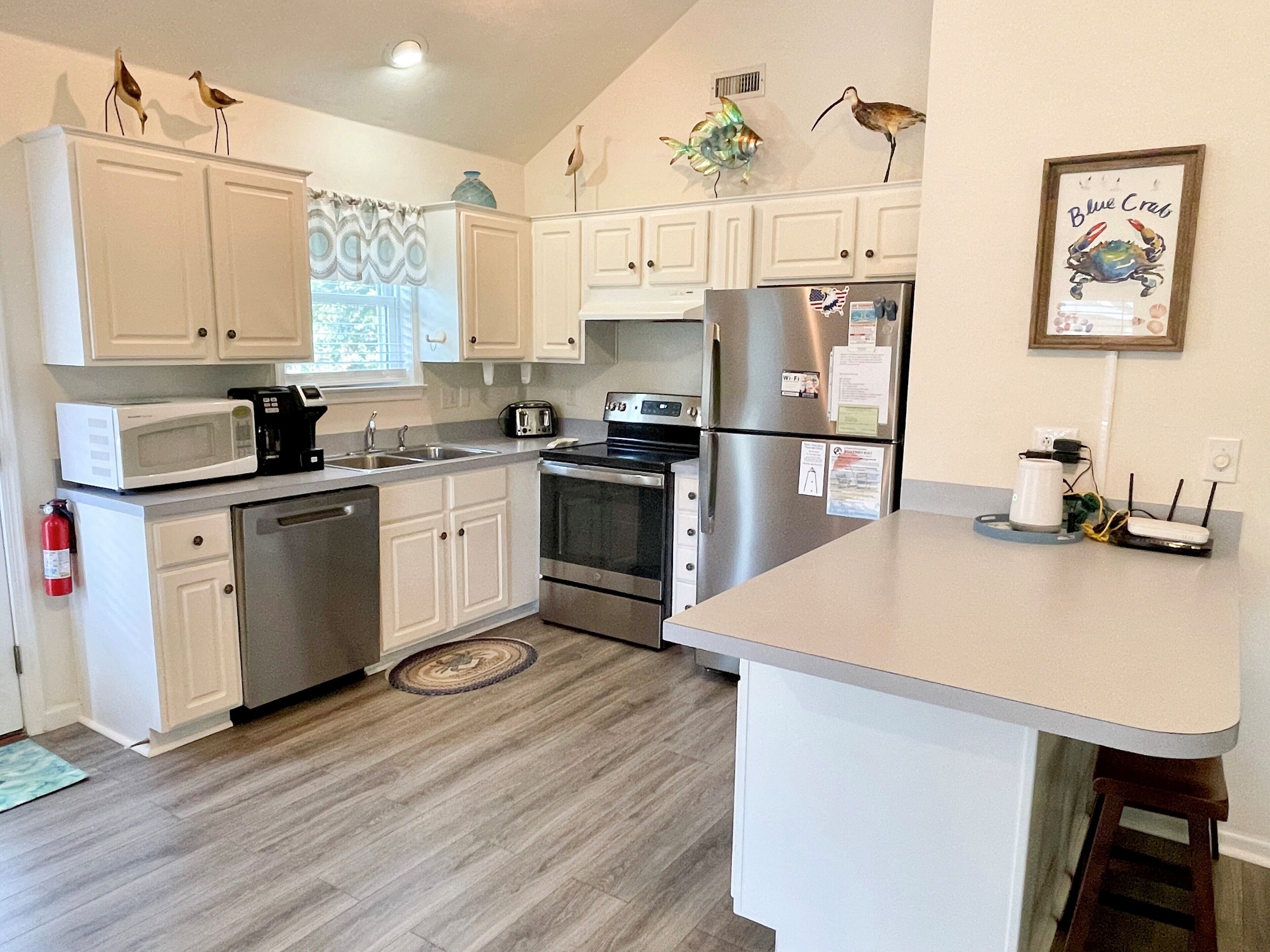 ثلاجة، ميكروويف، فرن، موقد طهي مسطح