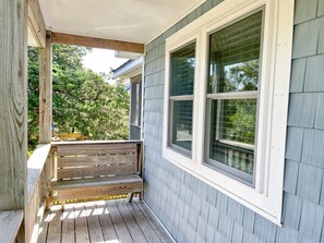 Property grounds - Blue Crab: Spacious screened porch, short stroll to Ocracoke Coffee Co.. (Ocracoke)