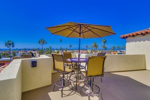 Outdoor dining - Just Blocks To The Beach W Panoramic Ocean Views, Brand New Spanish Town home (Oceanside)