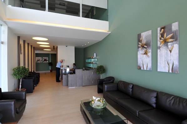 Lobby sitting area - Byblos Guest House (Mastita)