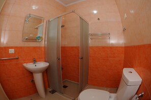 Standard Single Room | Bathroom | Shower, free toiletries, towels - Byblos Guest House (Mastita)
