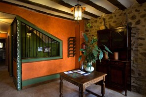 Reception - Hostal Rural La Calera (San Millan de la Cogolla)