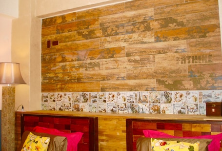 Deluxe Twin Room (301) | Desk, soundproofing, free WiFi, bed sheets