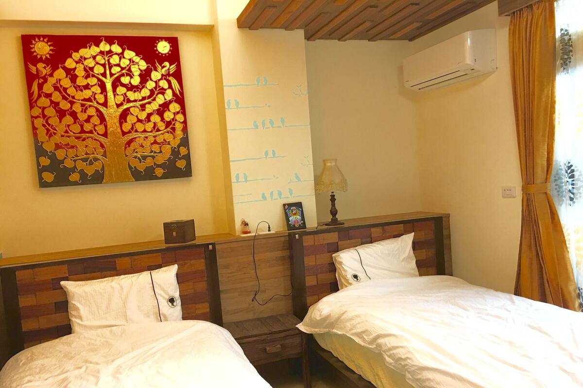Standard Twin Room (302) | Desk, soundproofing, free WiFi, bed sheets