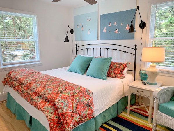 3 bedrooms, travel cot, free Internet, bed sheets