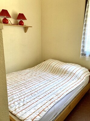 1 bedroom, iron/ironing board