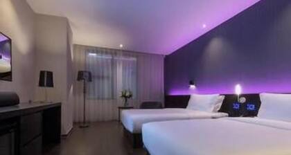 Orange Hotel Select