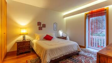 2 slaapkamers, een bureau, een strijkplank/strijkijzer, wifi