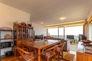 Dining - Apartment with terrace, sea and mountain views (Viana do Castelo)