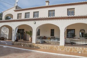 ด้านหน้าที่พัก