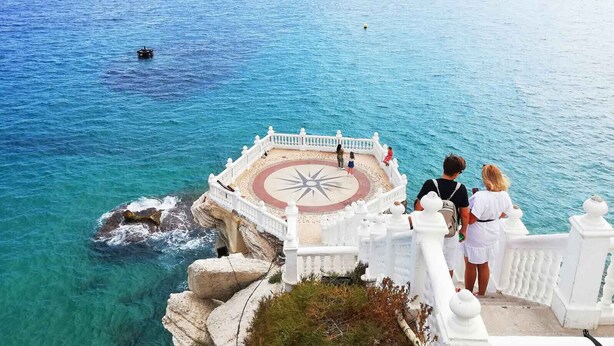 A coastal viewpoint with a white railing, a circular platform with a compass, and clear blue sea. - A45 - Fantastic urbanization close to the beach (Cala de Finestrat)