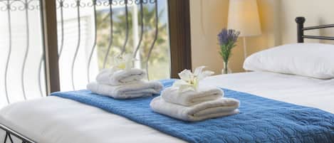 3 bedrooms, in-room safe, iron/ironing board, free WiFi