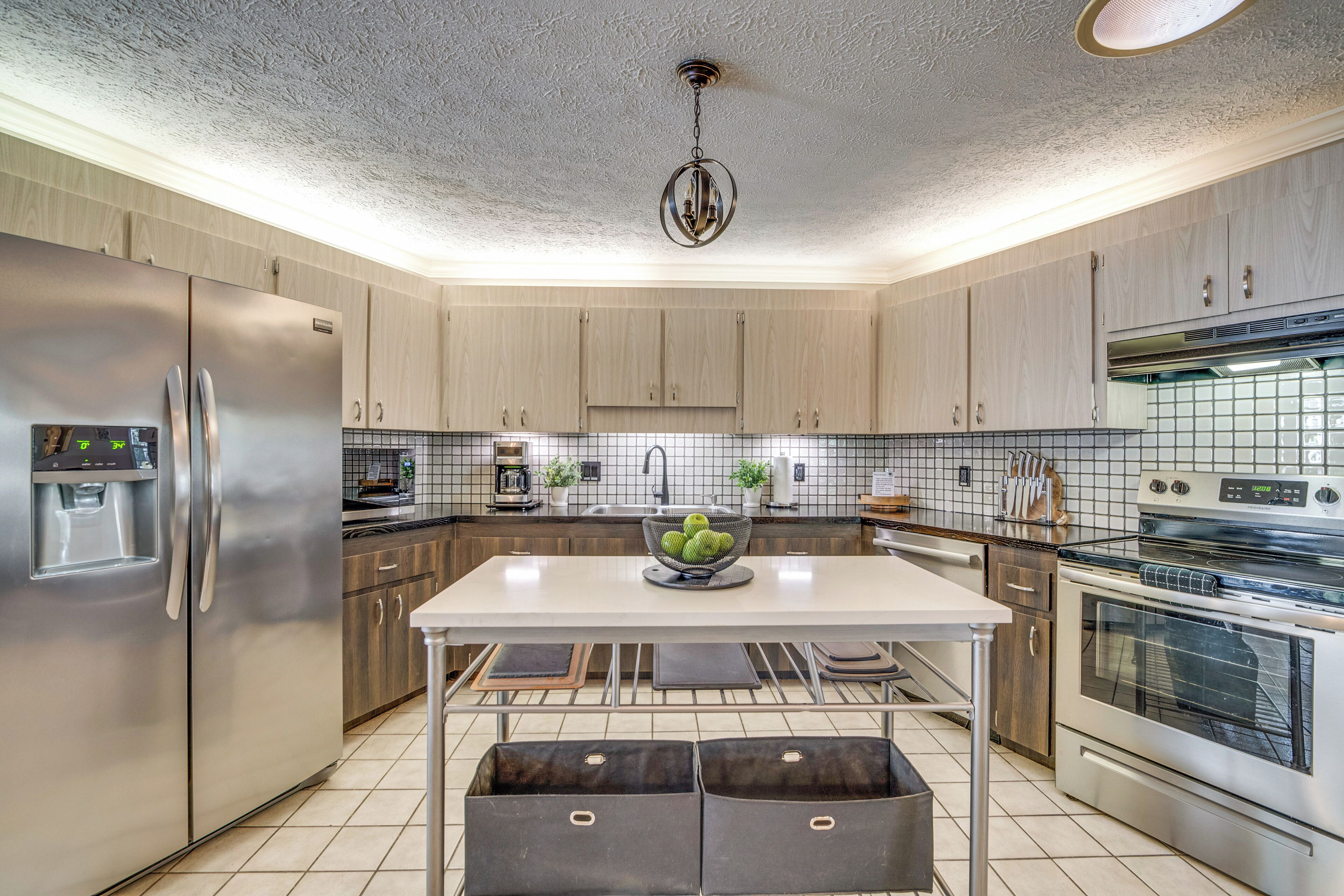 Fridge, microwave, stovetop, dishwasher