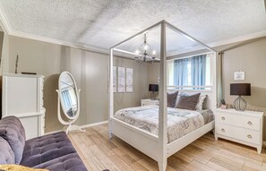 3 habitaciones, tabla de planchar con plancha, cuna de viaje y internet 