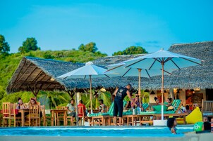 Outdoor pool, sun loungers