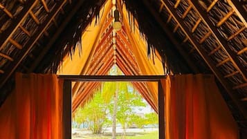 Beachfront Bungalow | 1 chambre, minibar, coffres-forts dans les chambres, Wi-Fi gratuit