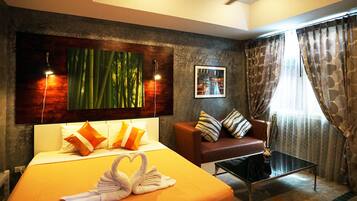 Deluxe Loft | In-room safe, desk, blackout curtains, soundproofing