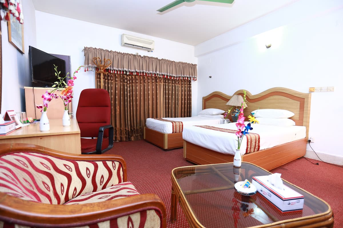 Premium bedding, down duvets, minibar, in-room safe