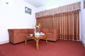 32-inch flat-screen TV with cable channels, TV, fireplace - Marino Hotel - Banani (Dhaka)