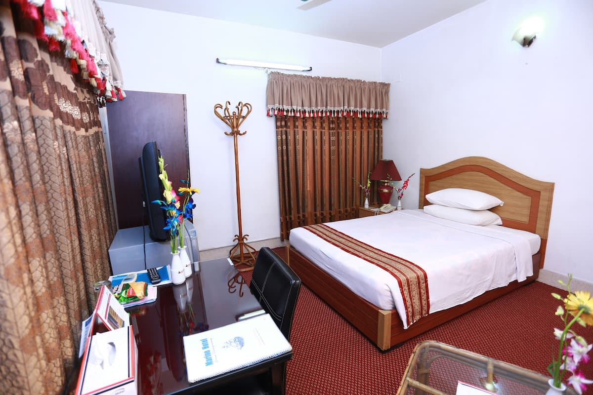 Premium bedding, down duvets, minibar, in-room safe