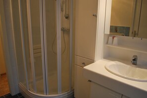 Villa, 3 Bedrooms | Bathroom shower - Villa Bijenhof (Jabbeke)