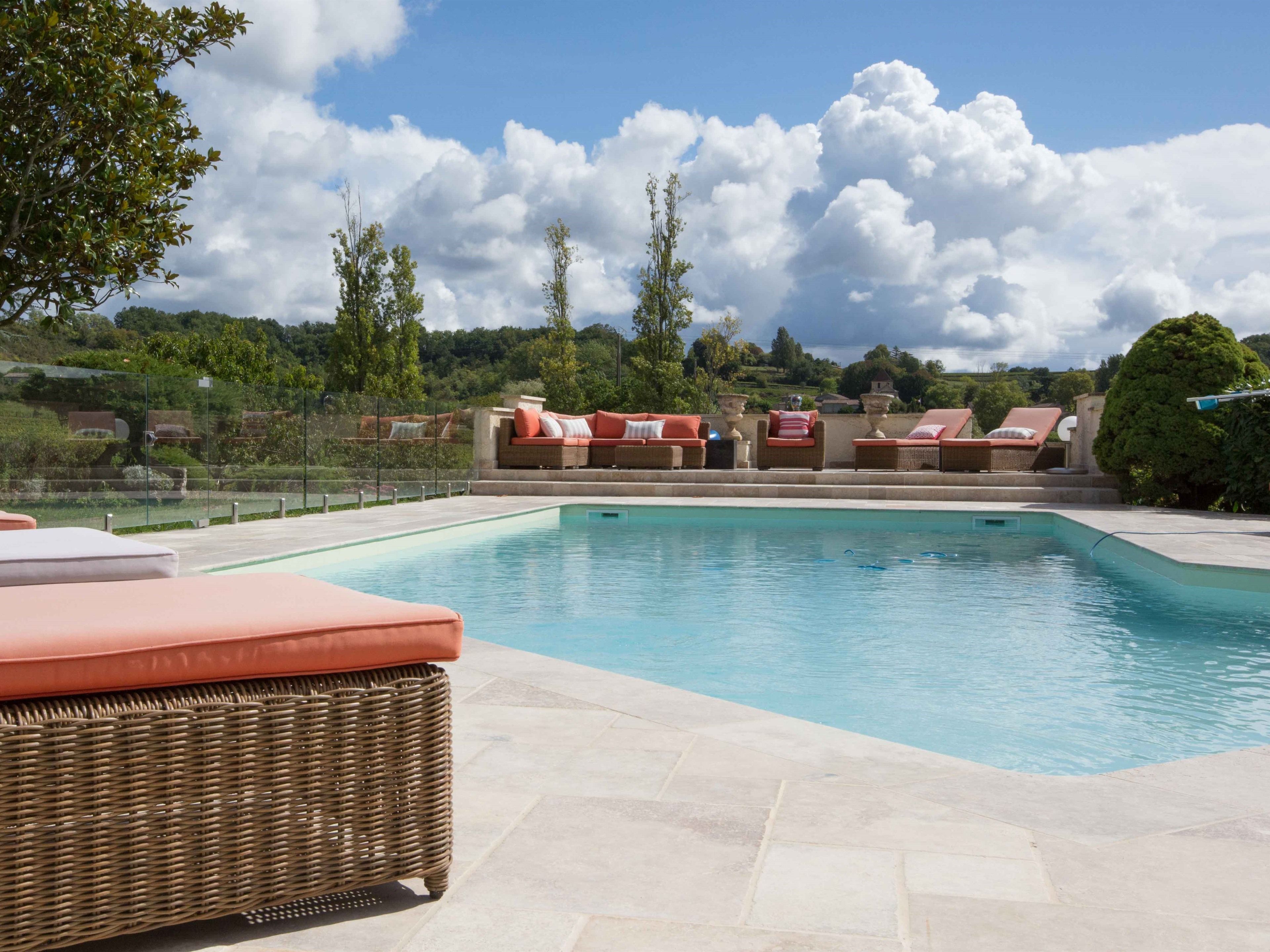 Piscine couverte, piscine extérieure (ouverte en saison)