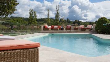 Piscine couverte, piscine extérieure (ouverte en saison)