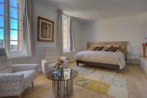 Ropa de cama de alta calidad, colchones Select Comfort y minibar 