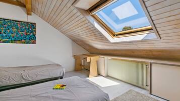 7 bedrooms, desk, iron/ironing board, free WiFi