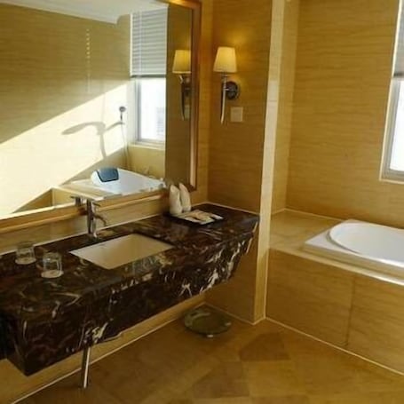 Kamer. Friend International Hotel