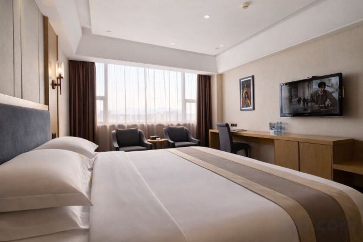 Deluxe Queen Room