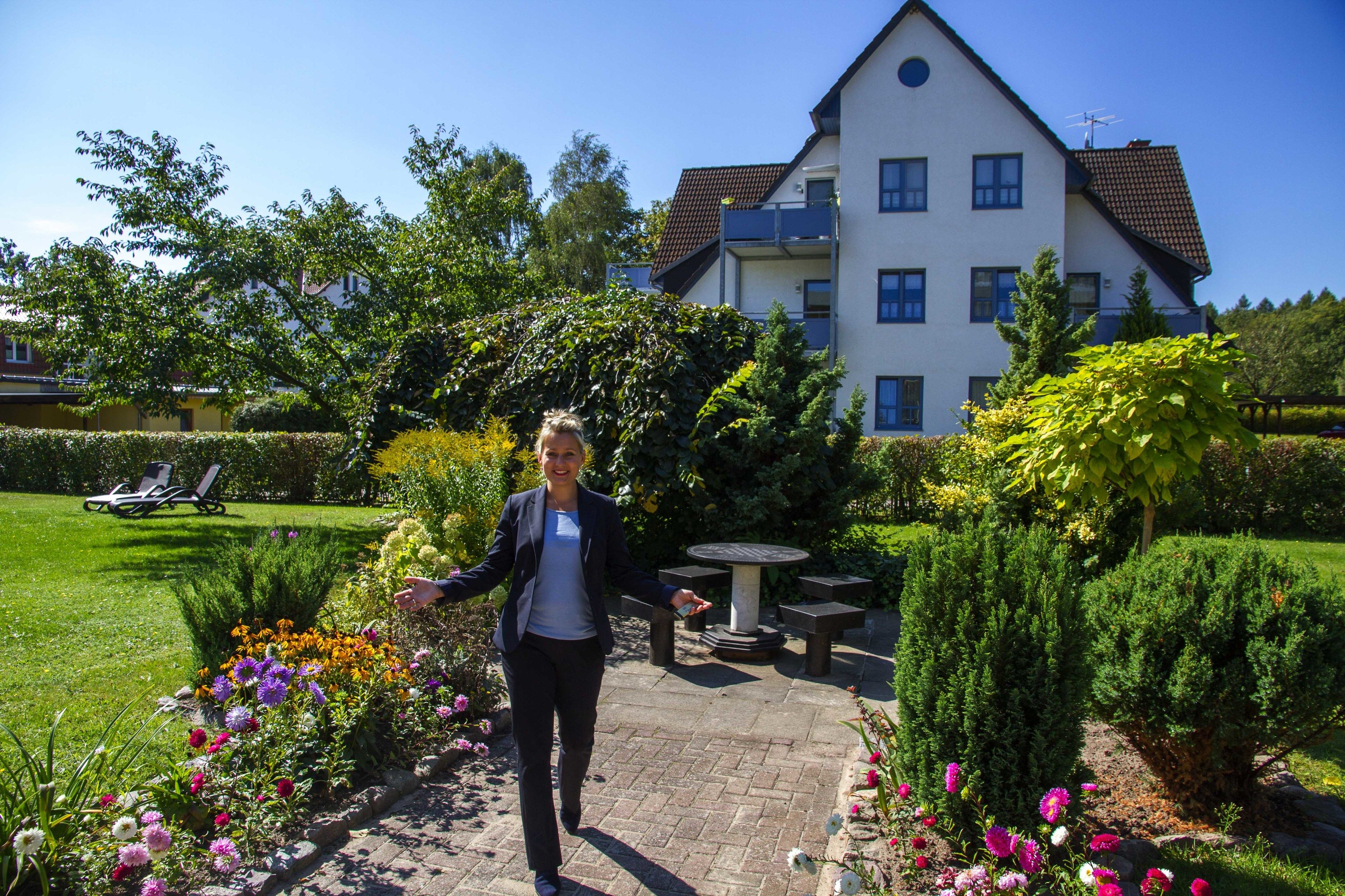 Check-in/check-out kiosk