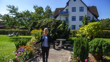 Check-in/check-out kiosk