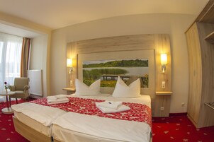 Exclusive Double Room (Frische Brise) | Hypo-allergenic bedding, desk, blackout drapes, soundproofing