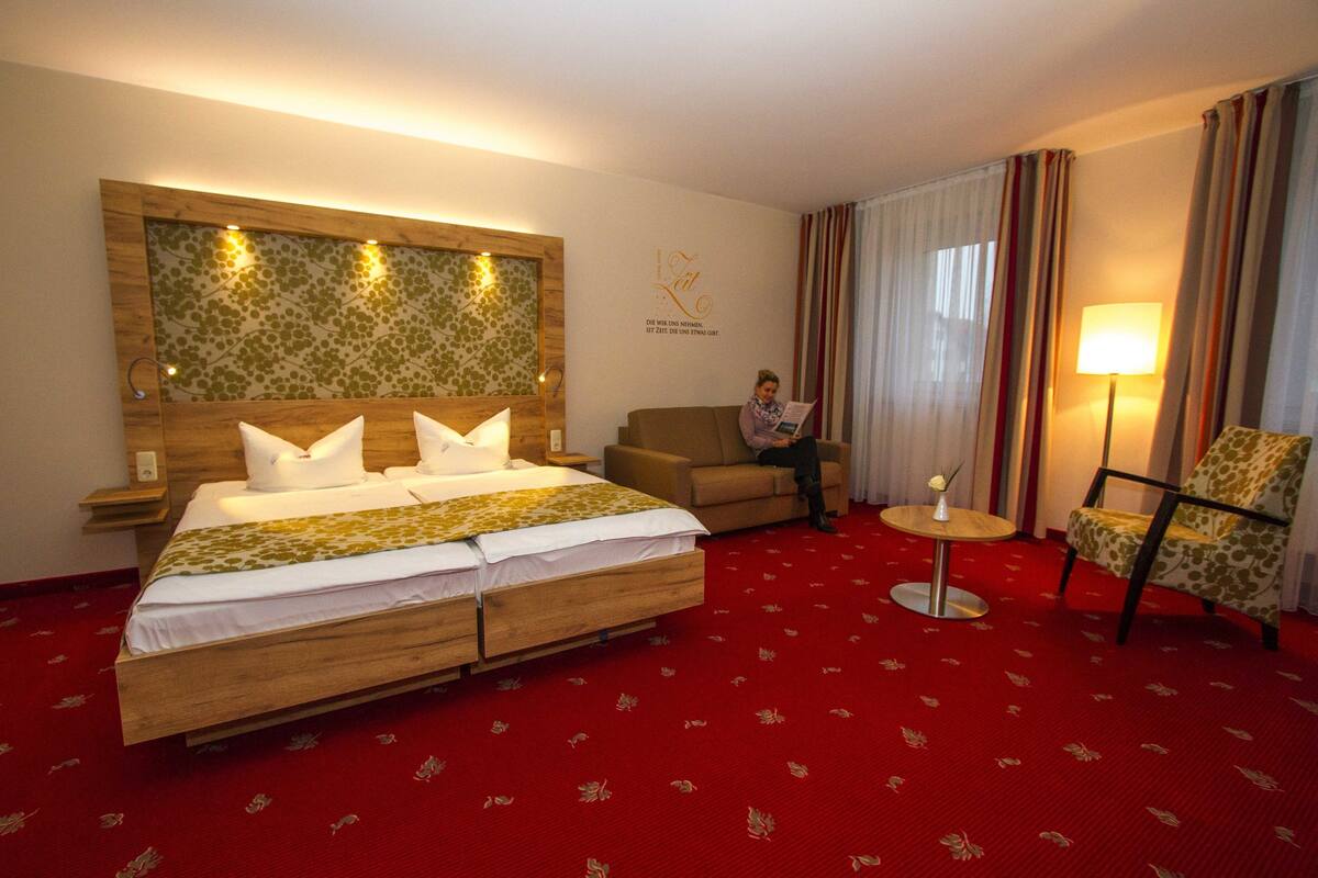 Comfort-Doppelzimmer | Allergikerbettwaren, Schreibtisch, Verdunkelungsvorhänge