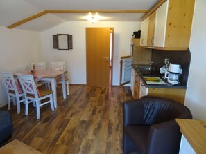 Dining - Apartment Mathilde, 4 persons, 2 bedrooms, kitchenette, balcony, 70 sqm (Inzell)