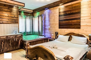 Suíte superior, banheira de hidromassagem | Cozinha americana privada | Micro-ondas