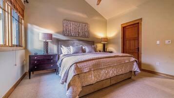 4 chambres, bureau, fer et planche Ă repasser, lit parapluie